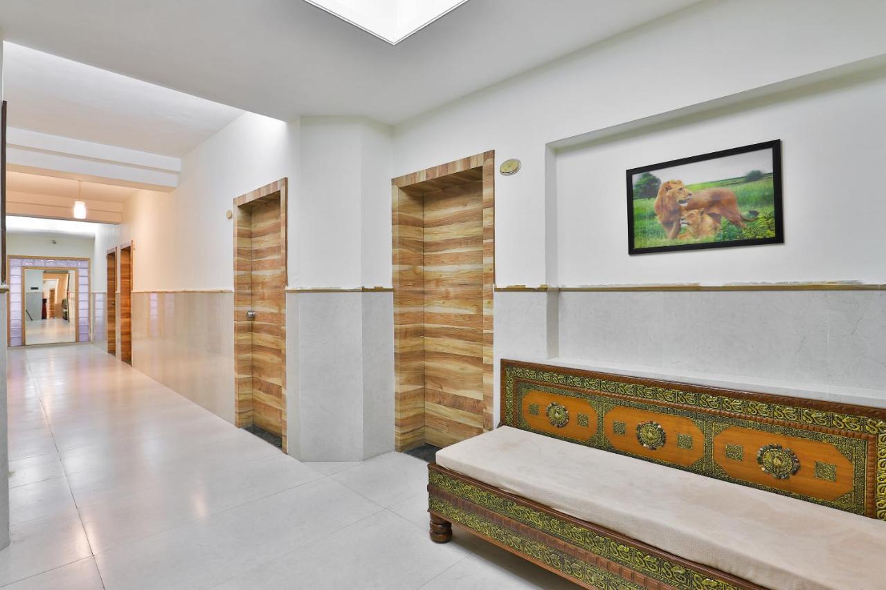 Oyo 23540 Hotel Suryakant Radźkot Zewnętrze zdjęcie