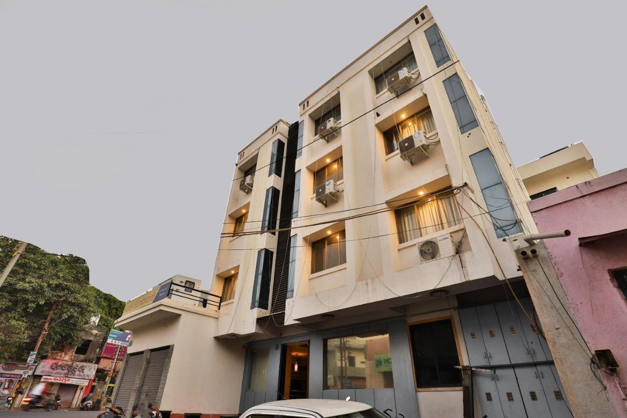 Oyo 23540 Hotel Suryakant Radźkot Zewnętrze zdjęcie